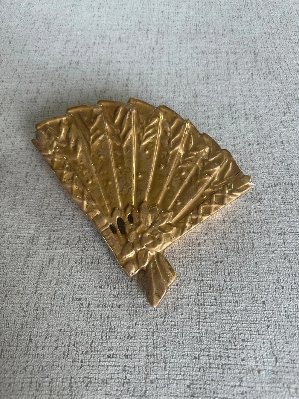 Vintage McCoy Gold Fan Wall Pocket Planter Vase from 1950s